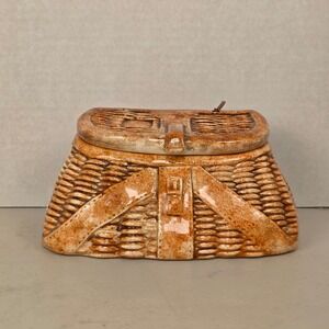 VTG Arnel's Pottery Ceramic Texture Lid Fishing Creel Basket Brown Wicker 3D